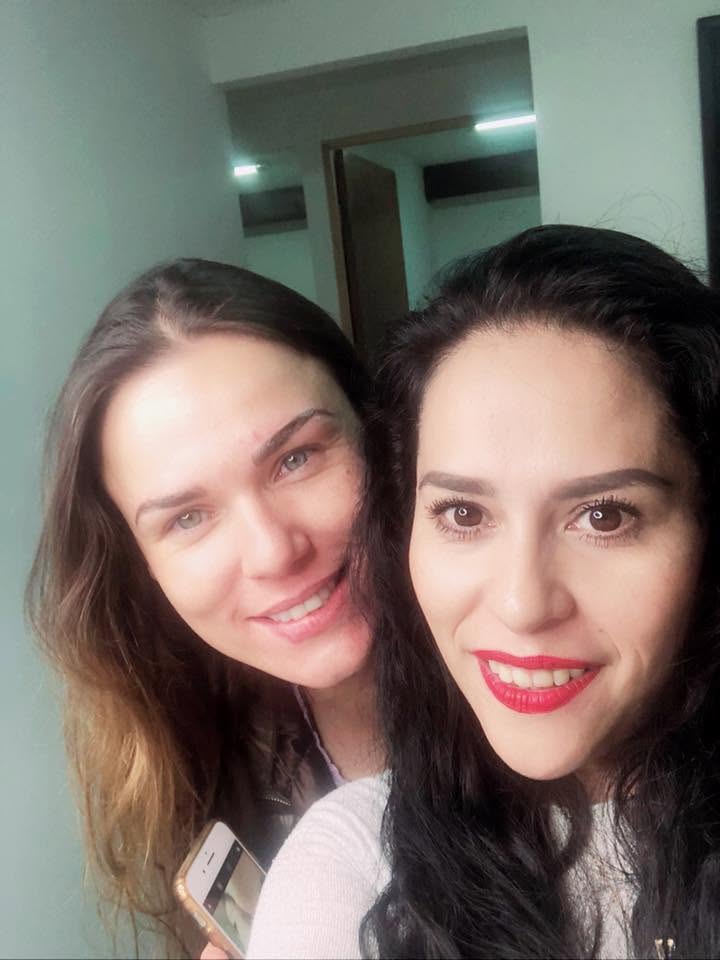 Alejandra Tapia con Gloria Sierra