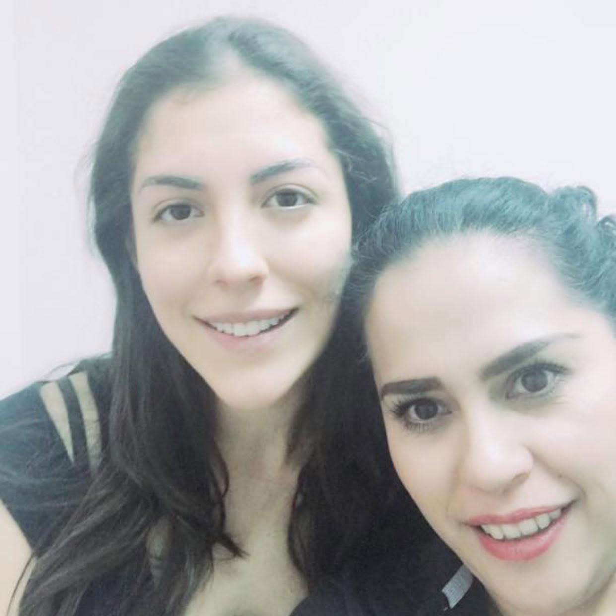 Alejandra Tapia con Karen Sandoval