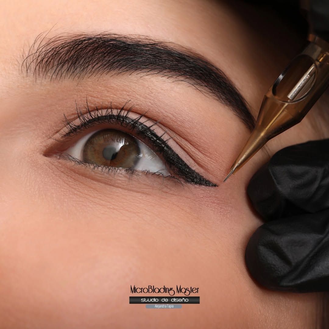 Delineado permanente de ojos